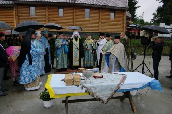 Освятили наріжний камінь під церкву в центрі Луцька. ФОТО. ВІДЕО