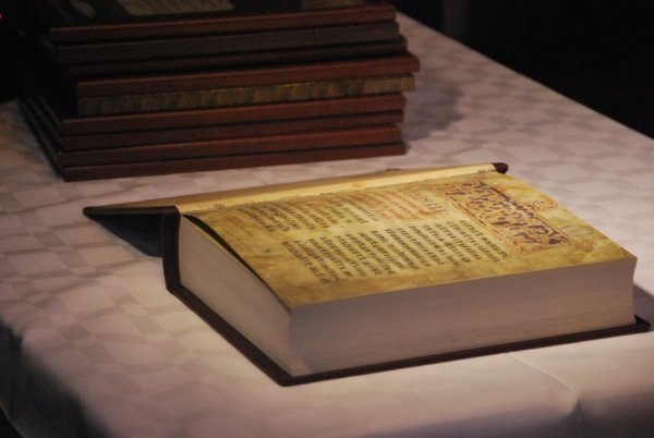 Чим ми гірші? У церкві вважають, що мер Луцька може присягати на Луцькому Євангелії