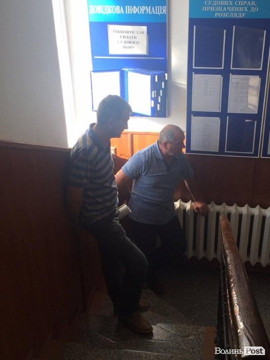 Дрібні перевізники проти виконкому Луцька: хто кого? ФОТО