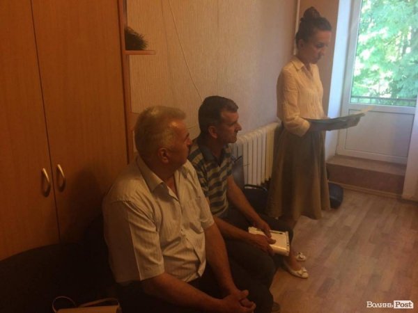 Дрібні перевізники проти виконкому Луцька: хто кого? ФОТО