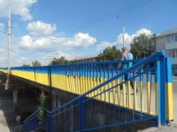 Луцьких комунальників просять пофарбувати всі мости у синьо-жовтий. ДОКУМЕНТ