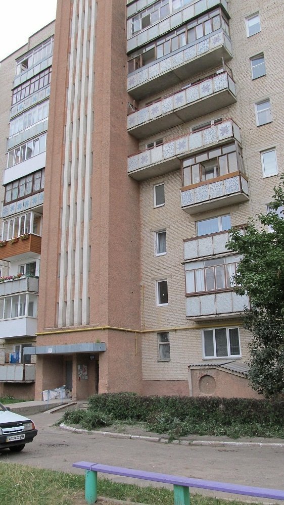 Лучани кажуть, що їхній під'їзд «окупували» наркомани