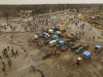 Столяр хоче поділитися бурштином з артілями