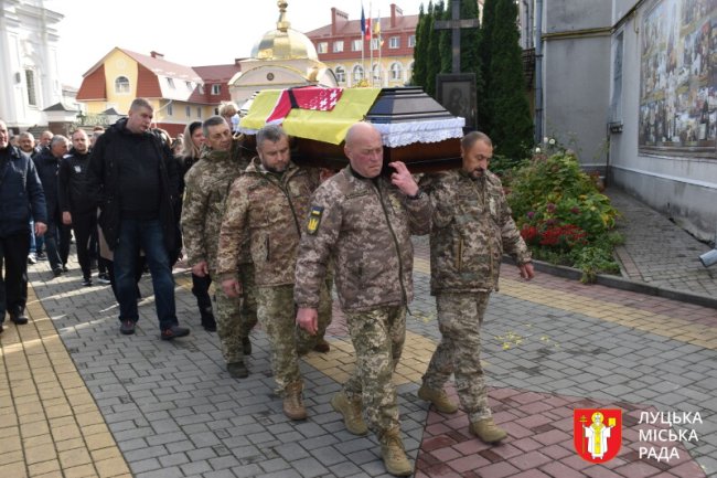 Ексгравець збірної України, «Динамо», «Дніпра» та «Волині»: у Луцьку попрощалися з воїном Романом Максимюком