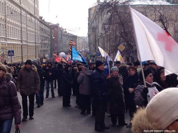У центр Москви звезли сотні «колорадів»-антимайданівців. ФОТО
