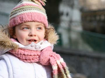Чому дітям важливо носити шарфи взимку?*