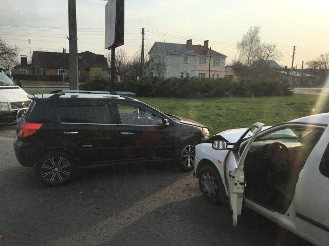 На Гнідавській зіткнулися Volkswagen і Geely