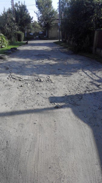 У Луцьку дощ розмив відремонтовану дорогу. ФОТО