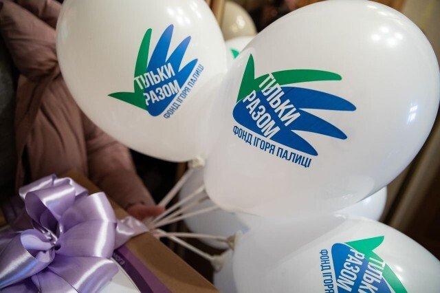 Марафон «Здійснення мрій»: 14-річний юнак непростої долі із Києва отримав ноутбук. ФОТО, ВІДЕО