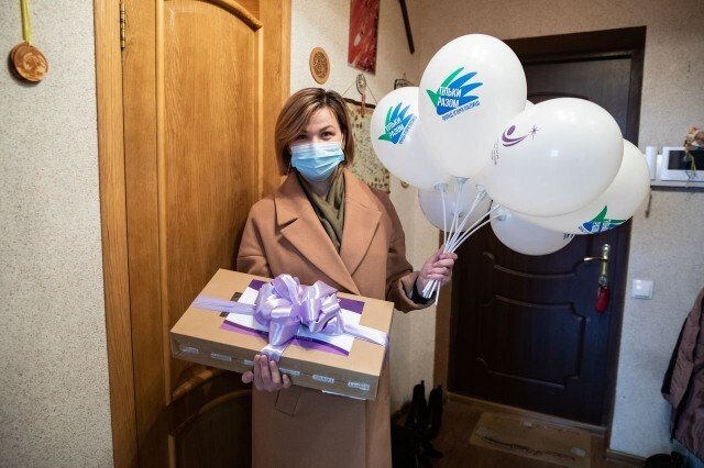 Марафон «Здійснення мрій»: 14-річний юнак непростої долі із Києва отримав ноутбук. ФОТО, ВІДЕО