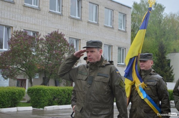 У Луцьку складали військову присягу під дощем