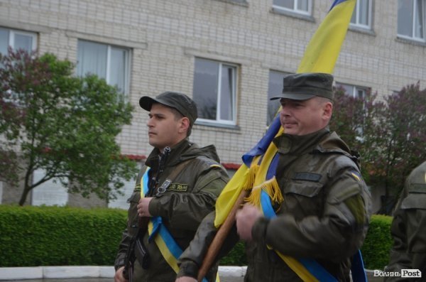 У Луцьку складали військову присягу під дощем