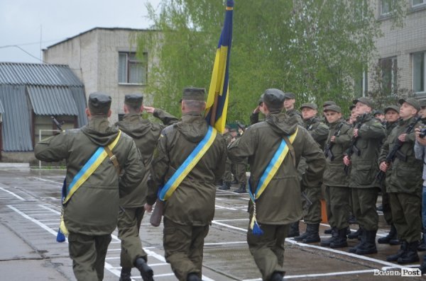 У Луцьку складали військову присягу під дощем