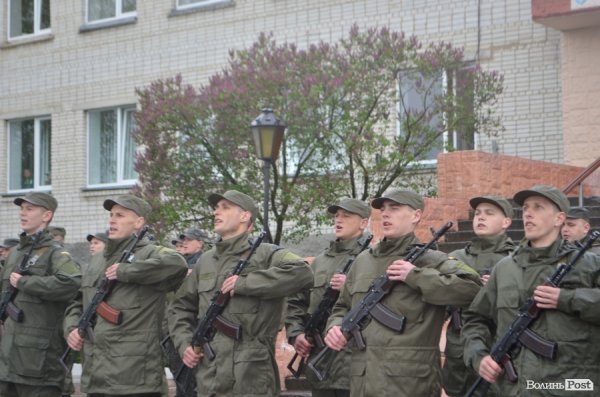 У Луцьку складали військову присягу під дощем