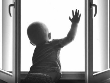 Горе-мати залишила на різдвяні свята помирати з голоду дітей