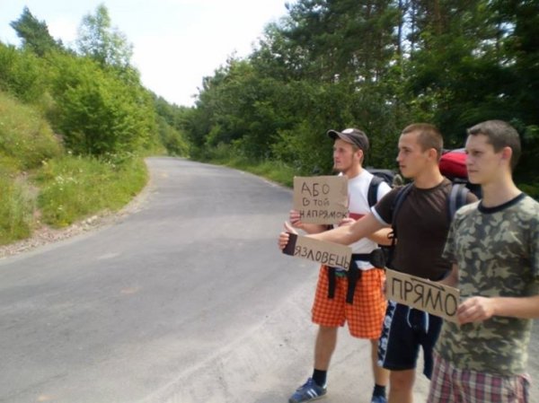Подорож замками та іншими цікавинкми України, автостоп біля одного з замків. Язлівець, Бачацький район, Тернопільської області. 17.07.2013 Автор Богдан Бальбуза