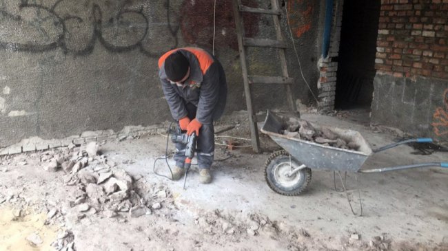 Пришкільний інтернат на Волині реконструюють під житло для переселенців. ВІДЕО