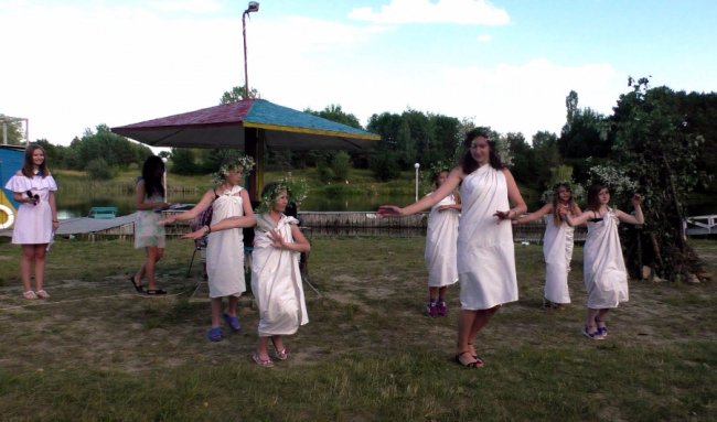 Хороводи і стрибки через багаття: як у волинському таборі святкували Івана Купала