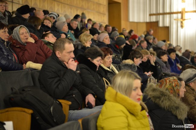 Дороги, поштарі, сільська медицина і школи: про що волиняни питали Петра Порошенка