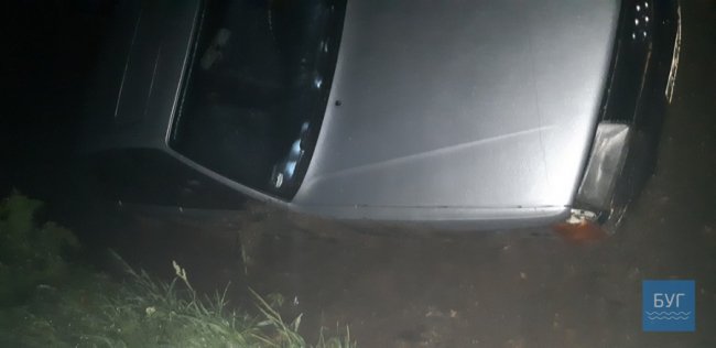 Вночі поблизу села на Волині легковик злетів у кювет. ФОТО