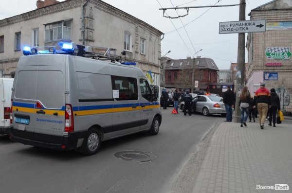 Аварія у центрі Луцька: не розминулися «Мercedes» і «Mitsubishi». ФОТО