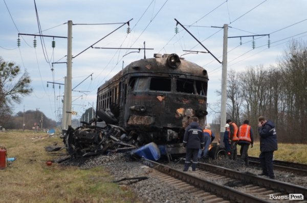 На Волині поїзд влетів у вантажівку і загорівся: подробиці аварії. ФОТО