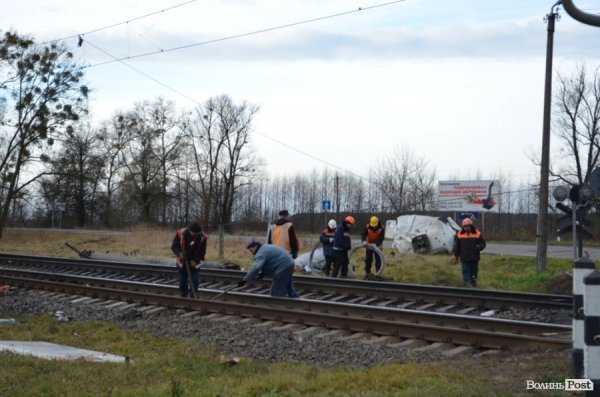 На Волині поїзд влетів у вантажівку і загорівся: подробиці аварії. ФОТО