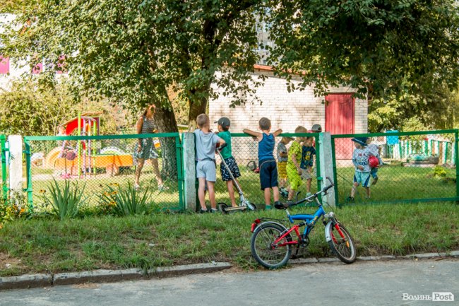 «Хто живе на ЛПЗ, тому у житті везе»: день на луцькому районі контрастів. ФОТО
