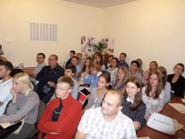 Дітей та дорослих запрошують на  навчання до «медової» мовної школи*