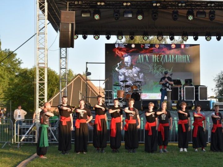 Біля Луцька - фестиваль «Дух незламних»: змагання з різних видів спорту, виступи гуртів та козацьке бойове мистецтво