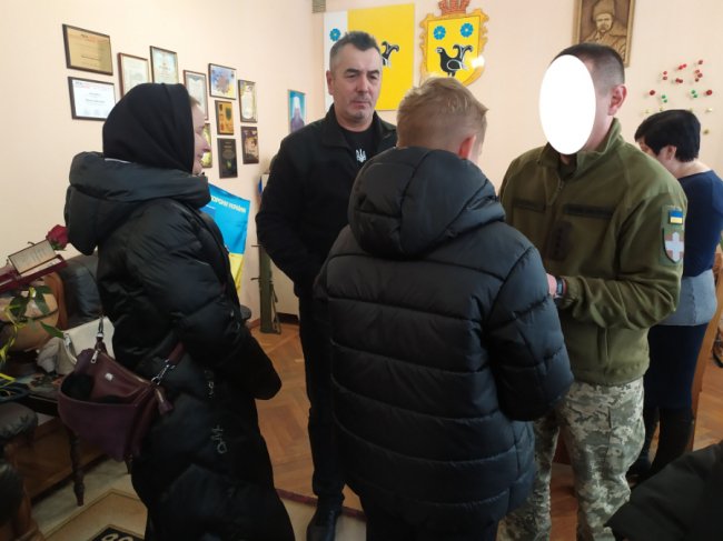 Рідним чотирьох Героїв з однієї громади на Волині вручили їхні посмертні нагороди. ФОТО