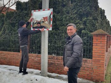 У громаді під Луцьком на проблемних перехрестях встановили дорожні дзеркала