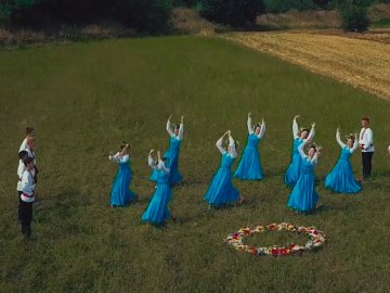 Волинські танцюристи зняли оригінальне вітання з Днем Прапора. ВІДЕО