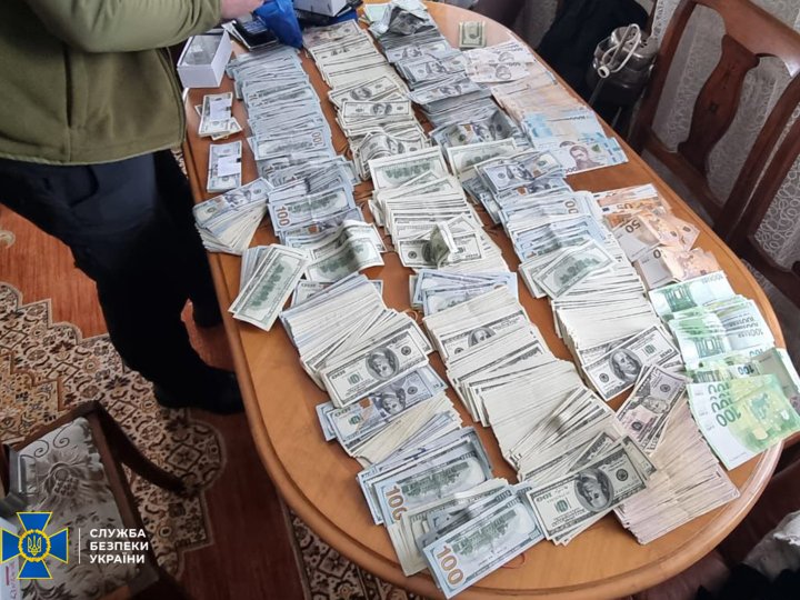 Понад $300 тисяч у голови районної ВЛК: СБУ викрила схему ухилення від мобілізації. ФОТО