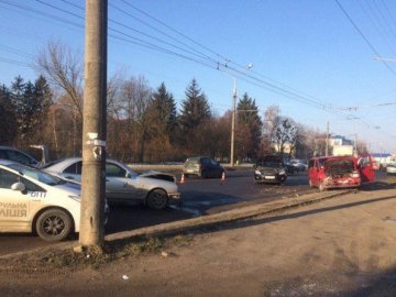 У Луцьку на Дубнівській зіткнулись три автівки: у поліції розповіли деталі аварії