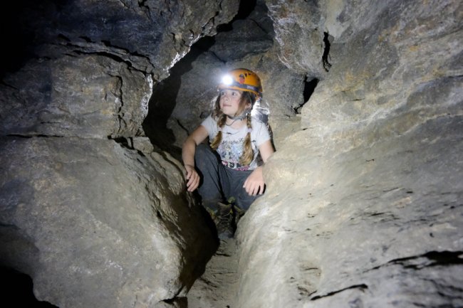 Рятувальні роботи в печерах, високі скелі і тролеї: тренер з Луцька влаштував екстремальний табір для дітей і дорослих