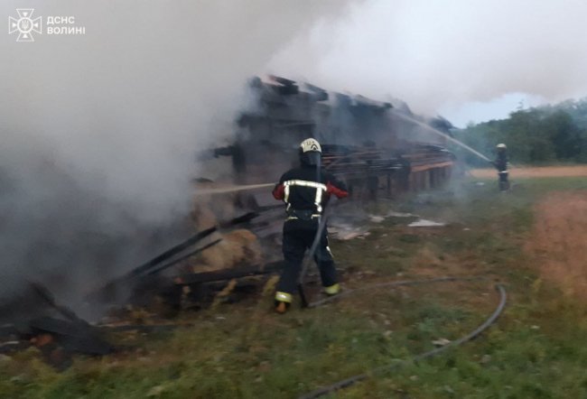 На Волині  через розряд блискавки спалахнули 6 пожеж