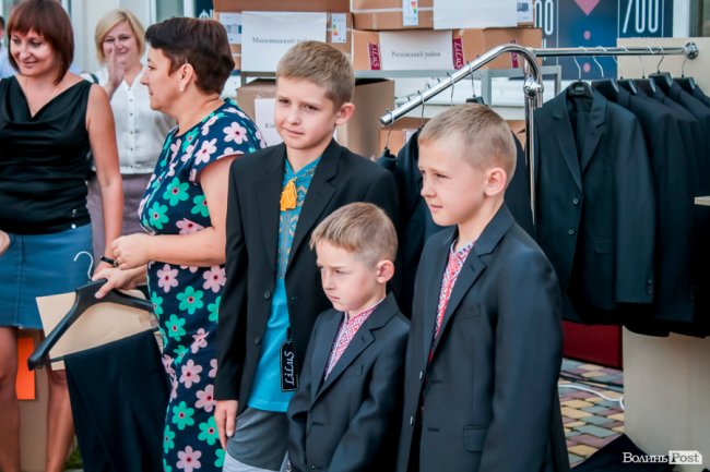 Діти загиблих воїнів отримали вишивані подарунки. ФОТО