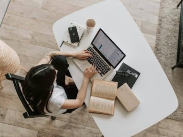 Як вивчити англійську мову самостійно, не виходячи з дому: прості та корисні поради*