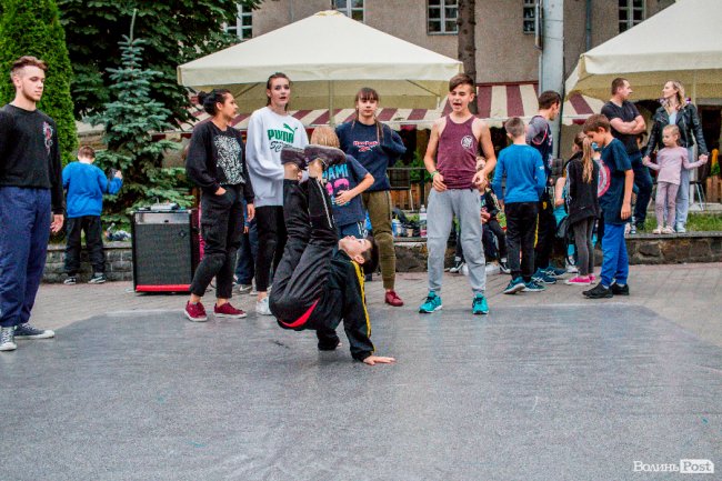 Яскраво, повітряно, незабутньо: фінальний день фестивалю «Aerosfera» у Луцьку. ФОТО