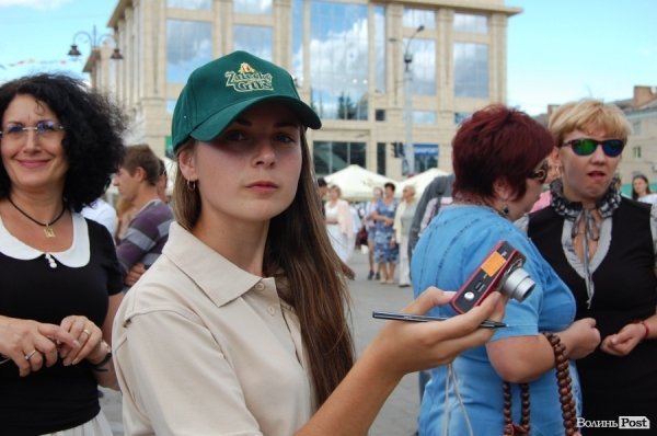 Лучанам дозволили пити пиво у центрі міста. ФОТО