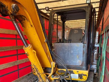 Через Волинь намагалися незаконно провезти екскаватор 