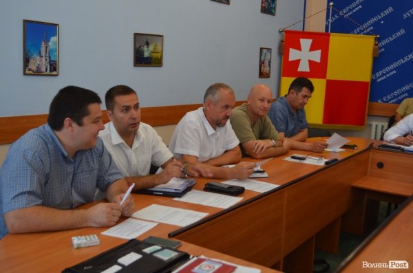 В Луцьку на проспекті Відродження хотіли звести будинок з порушеннями. ФОТО