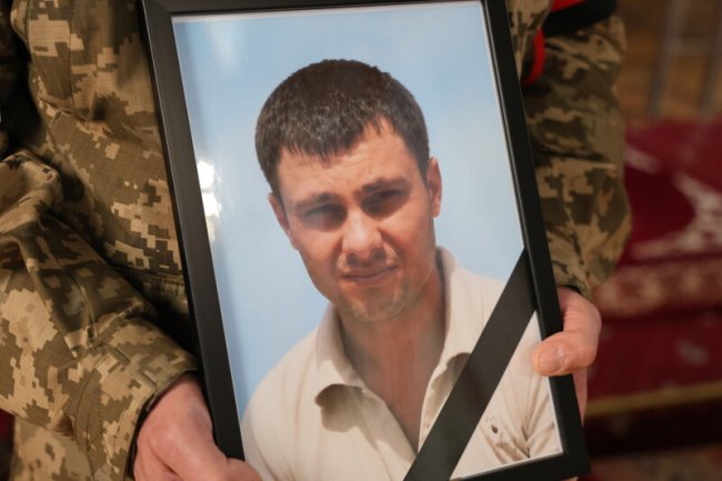 Прощання з Героєм: у Луцьку в останню дорогу провели Андрія Ющика