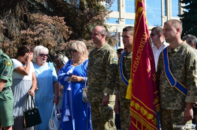 «Вітаємо вдома»:  Луцьк зустрів військових авіаторів. ФОТО