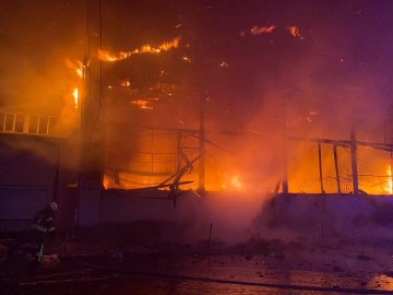 На Старому ринку вигоріло близько 400 квадратів. ФОТО