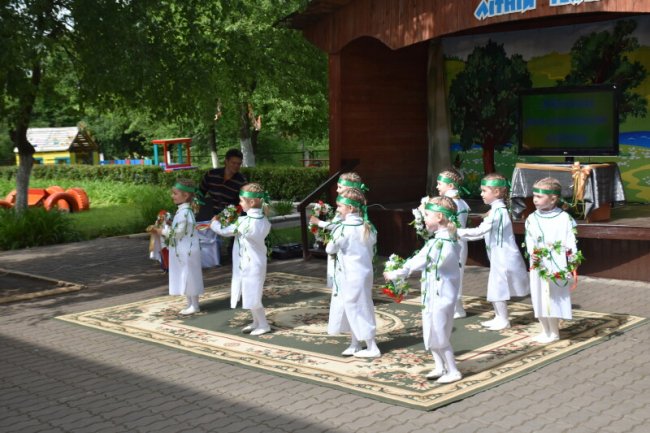 У Луцьку на території дитячого садочка з'явився ботанічний куточок. ФОТО