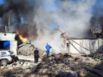 Загинув поліцейський, багато травмованих: у Кривому Розі ракети влучили в адмінбудівлю поліції