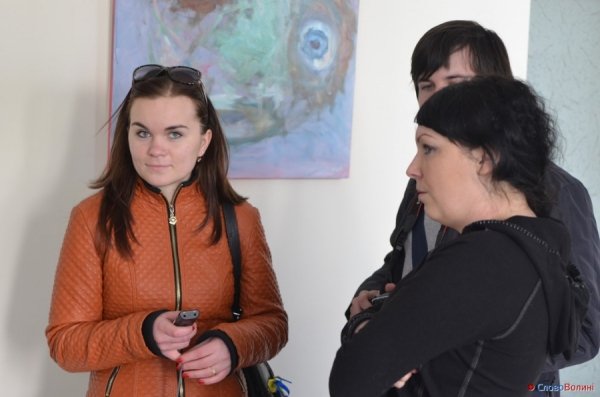 У Луцьку – виставка картин «з сенсом». ФОТО