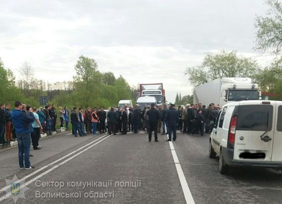 На Волині – акція протесту: перекрили міжнародну трасу